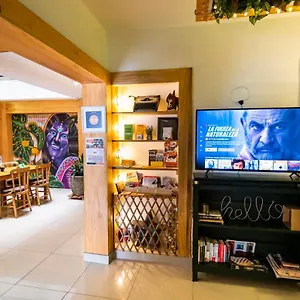  Hostel Adn Algo De Nosotros - Malaika
