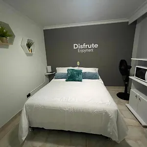 Nuevo Y Comodo Alojamiento Laureles, Habitación Privada Medellín